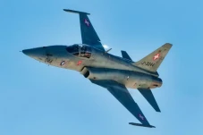 Spesifikasi F-5 yang...