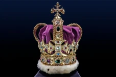 Harga St Edward Crown,...