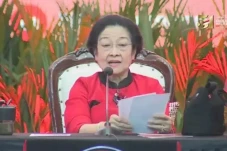 Megawati Digugat Kader...
