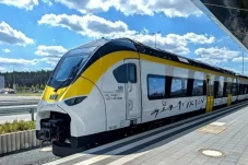 Giga Train Tesla, Kereta...