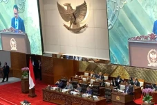 Rapat Paripurna Pengesahan...