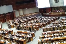 Tok! Rapat Paripurna...