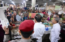 Pakai Megafon, Jokowi...