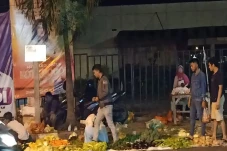 Warga Kampung Ciwaringin...