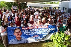 Ratusan Warga Natar...