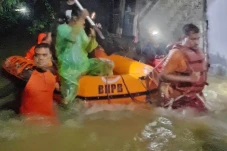 Banjir Terjang Kota...