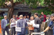 Polisi Rekonstruksi...