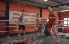 Tyson Fury Jatuhkan...