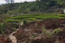 Diguyur Hujan Semalaman,...