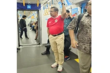 Saleh Husin Bergelantungan...
