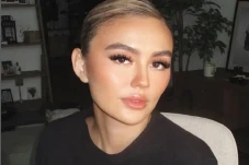 Agnez Mo Digugat terkait...