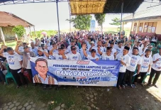 Ratusan PKL Lamsel Gabung...
