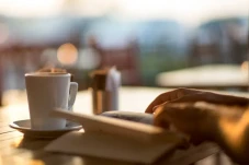 7 Rekomendasi Kafe di...