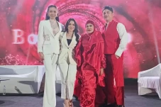 Gandeng Davina Karamoy,...