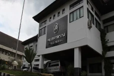17 Universitas dengan...