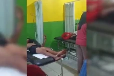 2 Pemuda Dikeroyok di...