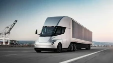 Kecelakaan Truk Tesla...