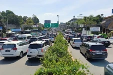 Hari Pertama Long Weekend,...