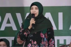 Umi Rohmi Buka Pawai...