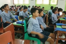 Guru dan Siswa di Ambon...
