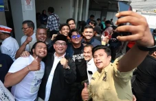 Ridwan Kamil Janji Buka...