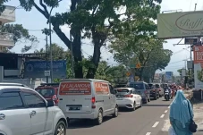 One Way ke Arah Jakarta,...