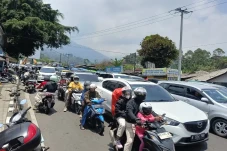 Horor Macet di Jalur...
