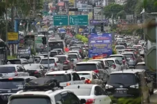 Macet Horor di Puncak,...