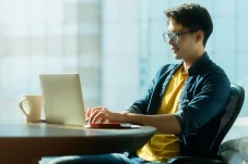 8 Pekerjaan Freelance...