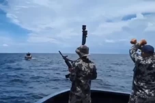 Tembakan Peringatan...