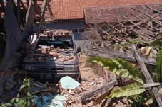Gempa Magnitudo Guncang...