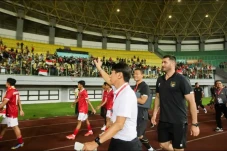 Shin Tae-yong Pantau...