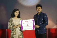Cerita Ester, Wisudawan...