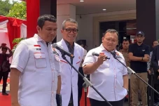 Urutan Terakhir di Survei,...
