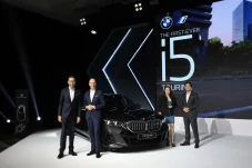 BMW i5 Touring: Station...