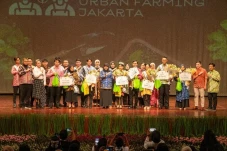 Warga Cipayung dan Siswi...