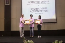 Raih Akreditasi Ganda,...
