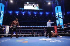 Daniel Dubois Jatuhkan...