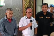 4 Keluarga Datangi RS...