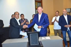 Tingkatkan Layanan Haji...