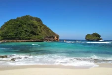 7 Pantai Pasir Putih...