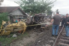 Terobos Palang Pintu,...