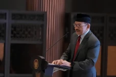 Pertama dalam Sejarah,...