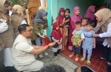 Ridwan Kamil Bagi-bagi...