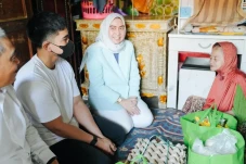 Momen Kaesang Bantu...