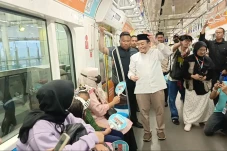 Naik MRT, Suswono Ingin...