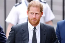 Pangeran Harry Kedapatan...