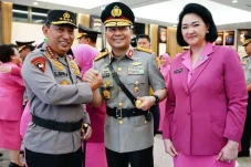 Profil dan Jejak Karier...