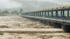 Banjir Bandang Terjang...