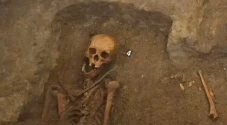 Arkeolog Temukan Vampir...